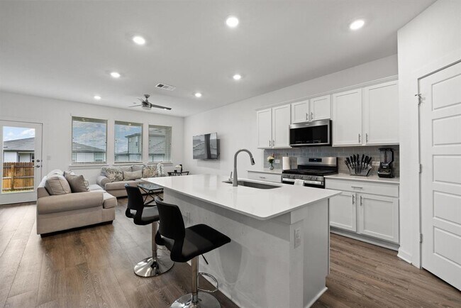 Building Photo - 13725 Lubeck Dr