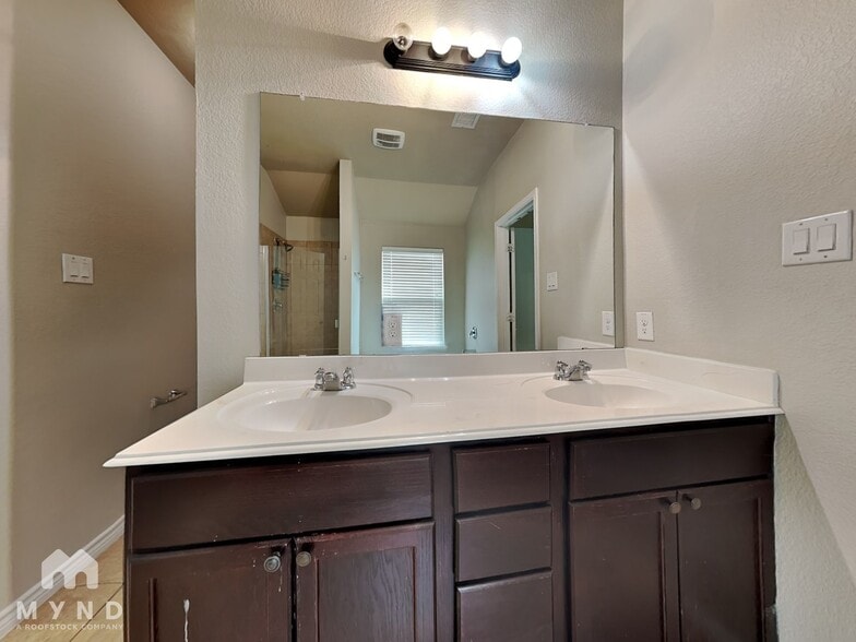 Building Photo - 1417 Castle Creek Dr