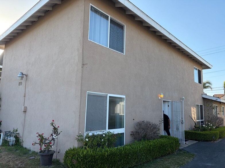 Building Photo - 728 Clay Ave