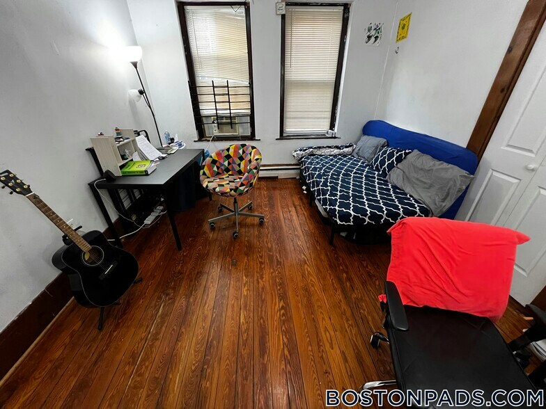 Building Photo - 4.5 Centre St