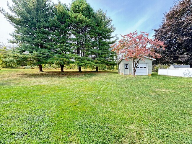 Building Photo - Spacious 3br Home for rent located in Whitehall, Echo Heights!