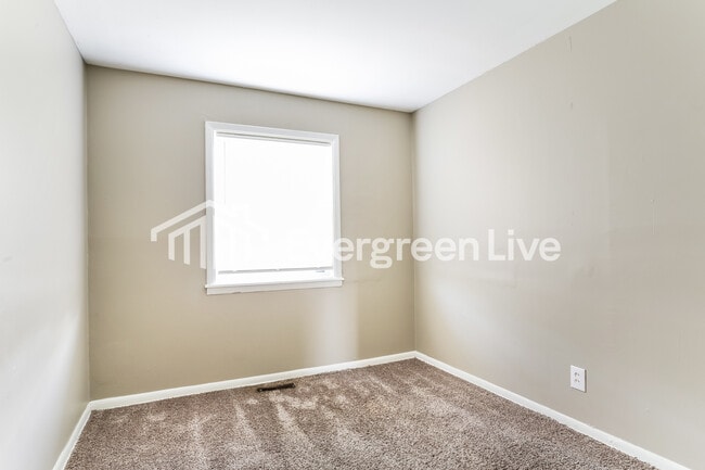 Building Photo - 1665 Shady Lane Rd