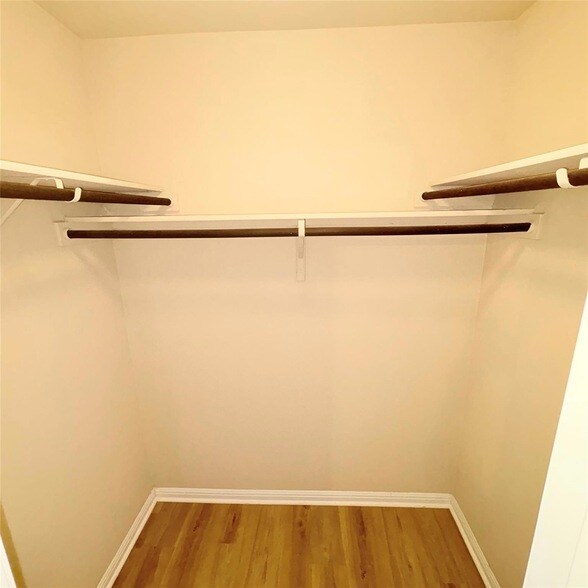 Building Photo - 208 Moulins Ln