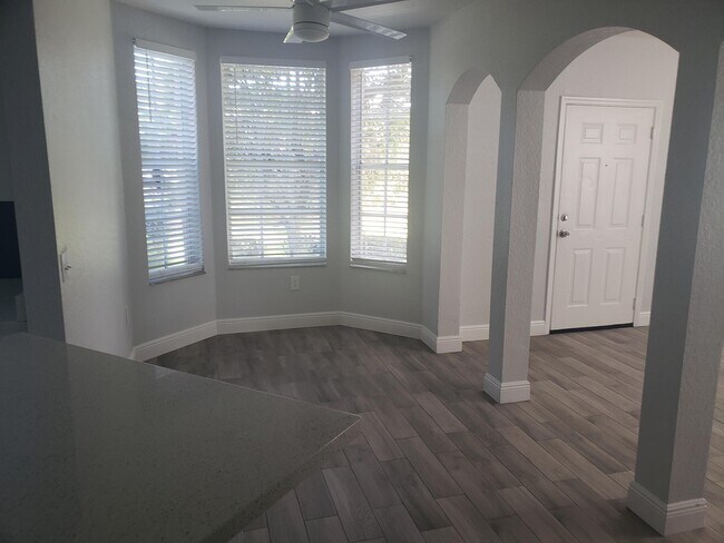 Building Photo - 909 Belmont Pl