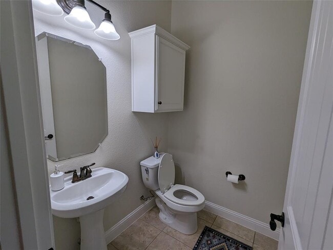 Building Photo - 10005 Ivalenes Hope Dr