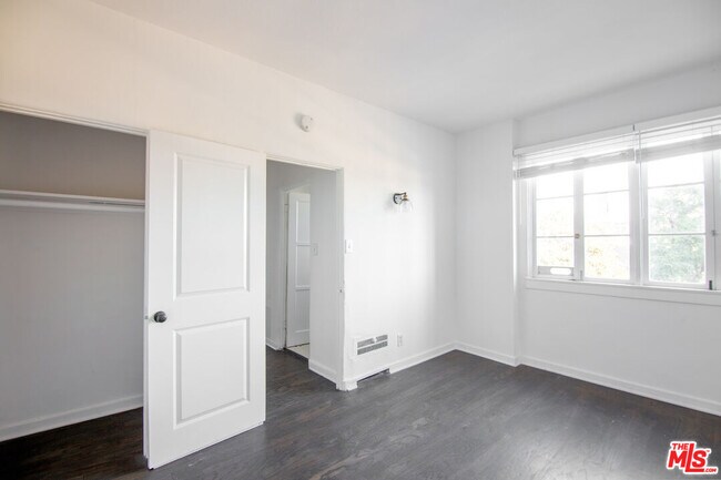 Building Photo - 1201 N Crescent Heights Blvd