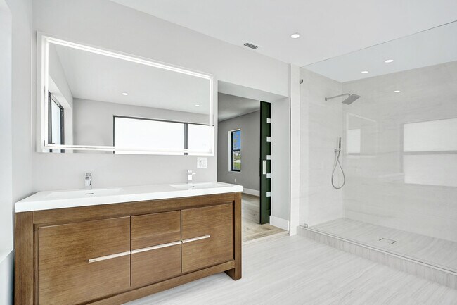 Building Photo - 5832 Alton Rd