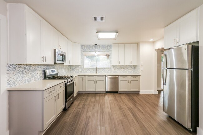 Building Photo - 4515 Sylvan Glen Dr