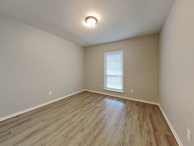 Building Photo - Charming 3-Bed, 2-Bath Home with Pool in Grand Prairie