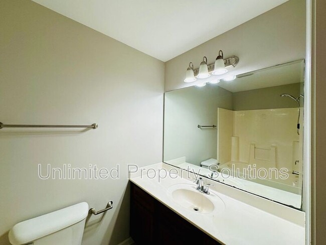 Building Photo - 1306 Avon Ct