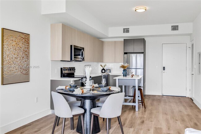 Building Photo - 3801 N Dixie Hwy