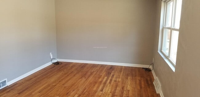 Building Photo - 3-Bedroom home available in Verona over looking the Allegheny River