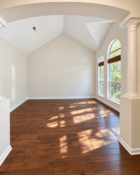 Building Photo - 933 S Woodstone Ln