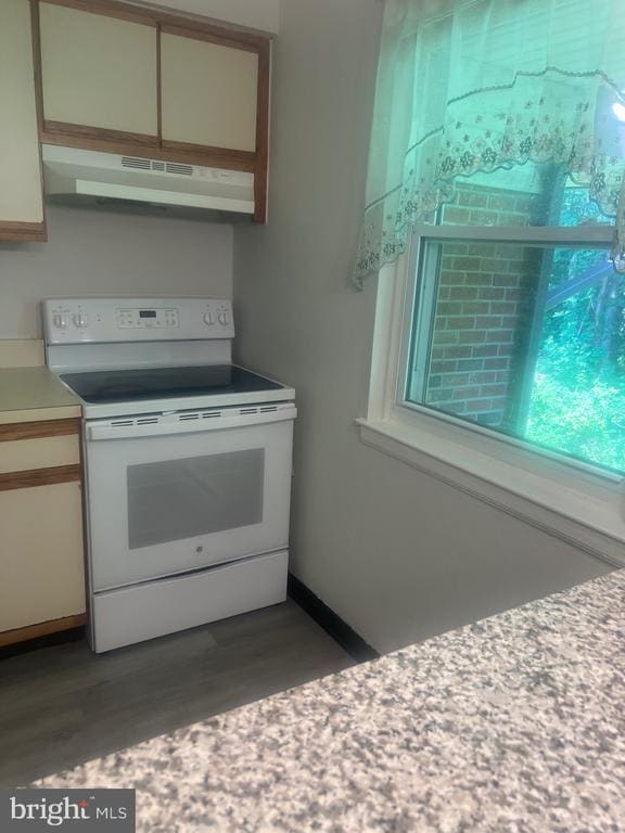 Building Photo - 208 Garnet Dr
