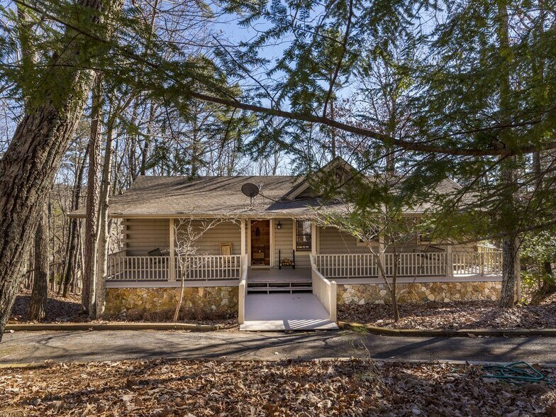 Front View - 404 Owls Brow