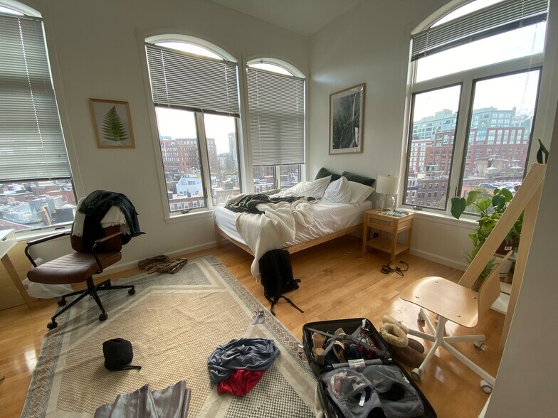 Building Photo - 21 Snow Hill St