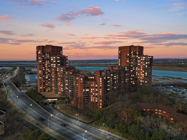 Building Photo - 226 Harmon Cove Tower