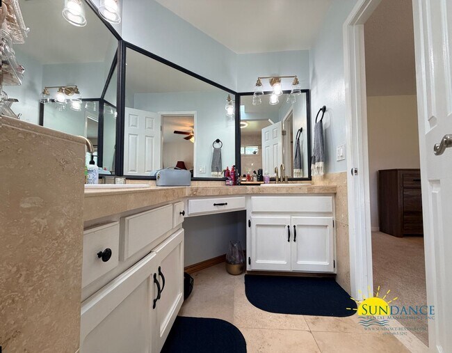 Building Photo - Stunning 5 Bedroom Home in Mary Esther with Beach Access, Pool and Solar Panels!