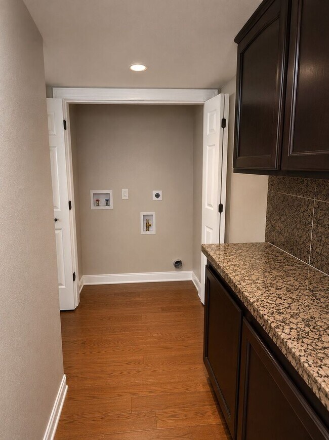Building Photo - 742 Rambleton Dr