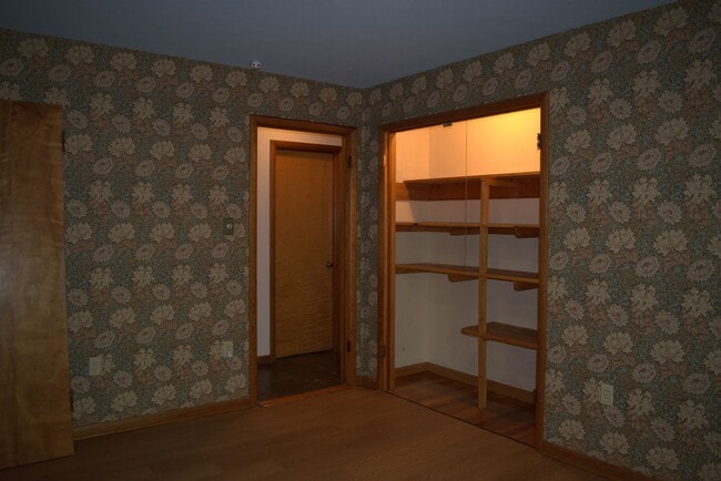 Building Photo - Marvelous 4 Bed 2.5 Bath House In Quarry H...