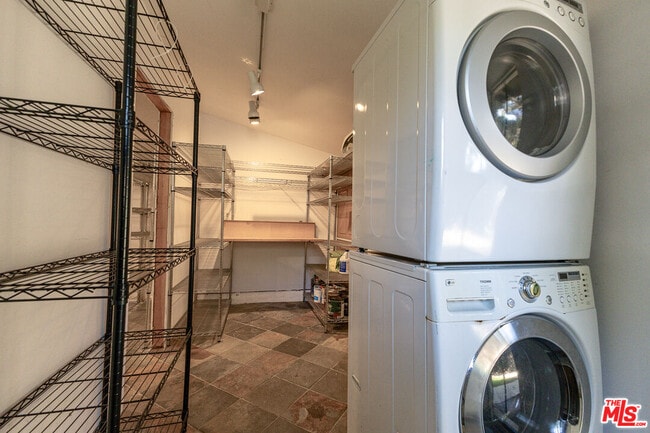 Building Photo - 3418 Greensward Rd