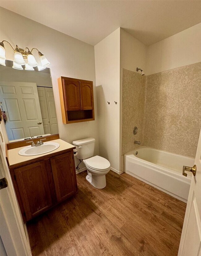 Building Photo - Gorgeous 2-Bedroom, 1-Bathroom Condo for Rent