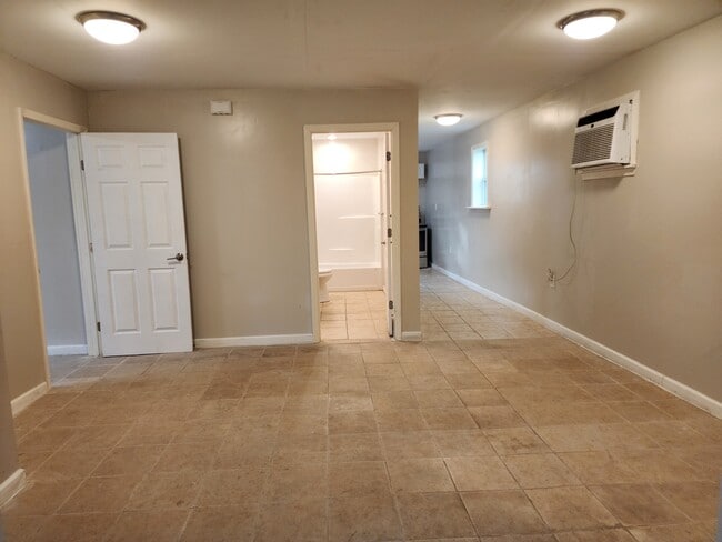 Building Photo - 2600 Countiss Dr