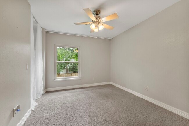 Building Photo - 27 W Stony Bridge Ct