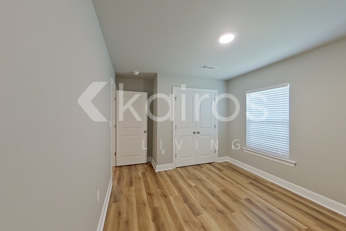 Building Photo - 22871 Balsam Dr