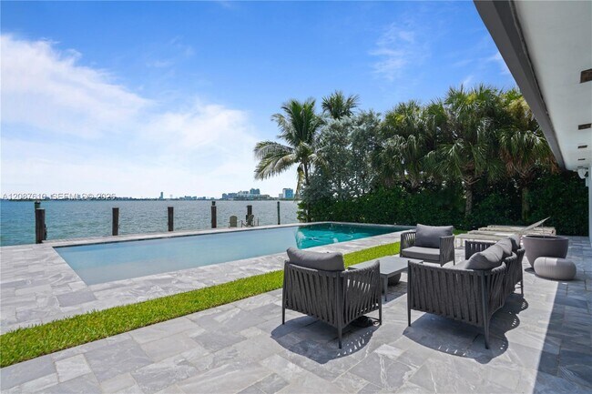 Building Photo - 9301 N Bayshore Dr
