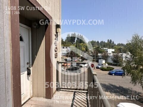Building Photo - 1408 SW Custer Dr