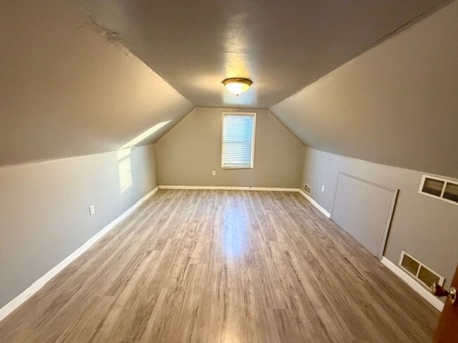 Building Photo - 2 Bedroom 1 Bath House For Lease