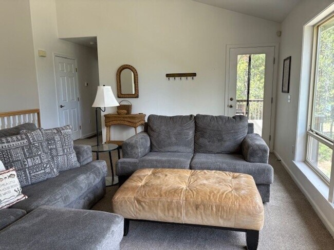 Building Photo - Furnished Seasonal Rental Through May 31, ...
