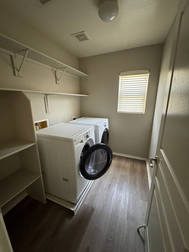 Building Photo - Beautiful 3 bedroom 2.5 bath home for Rent...