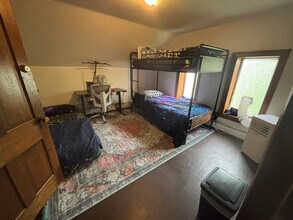 Building Photo - 132 E King St