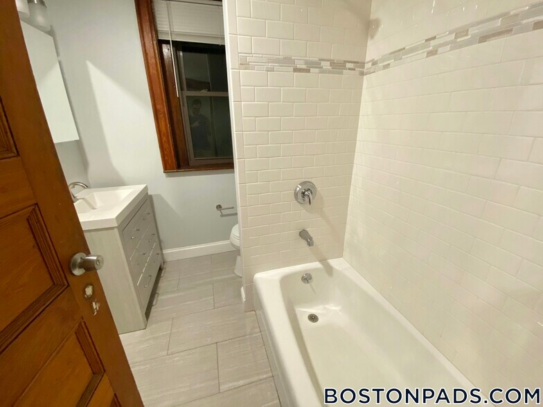 Building Photo - 174 St Alphonsus St