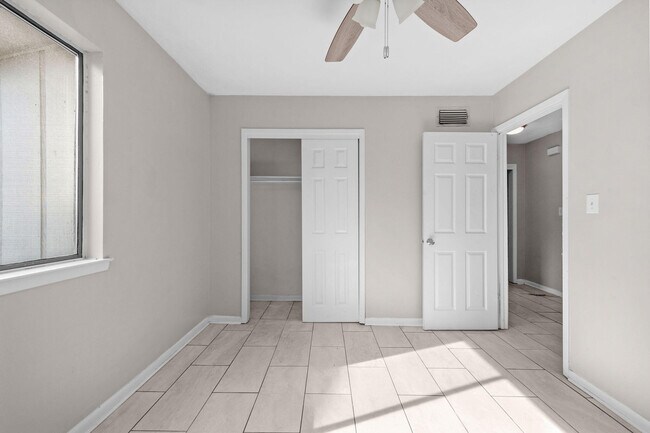 Building Photo - 131 Bayou View Dr