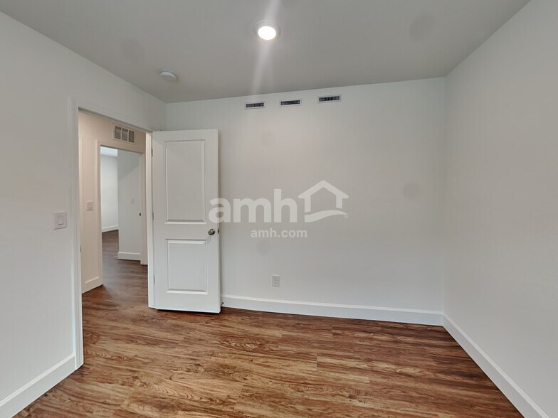 Building Photo - 9162 Liberty Cap Ct