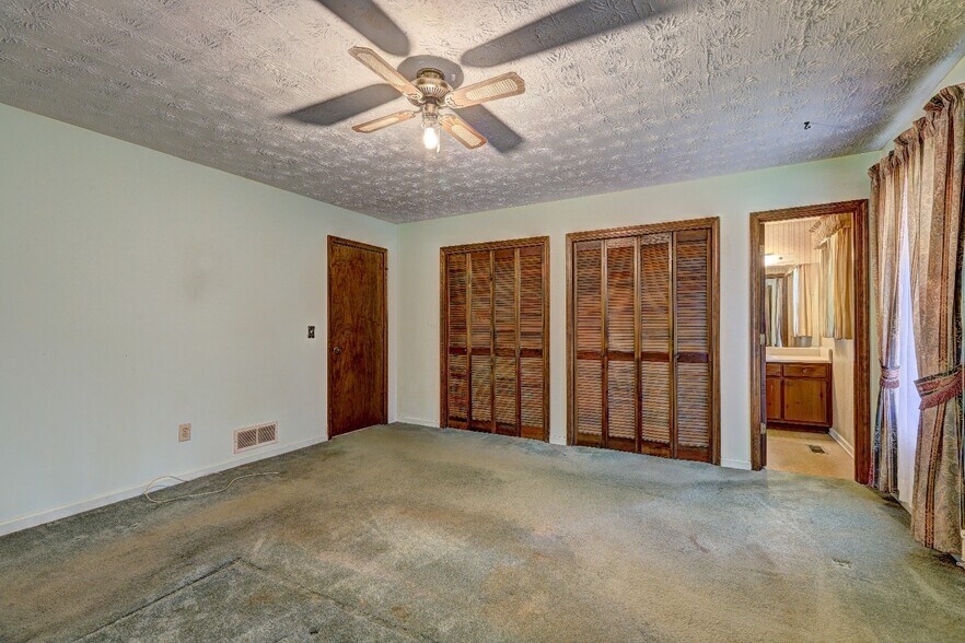 Building Photo - 503 Fayetteville Rd