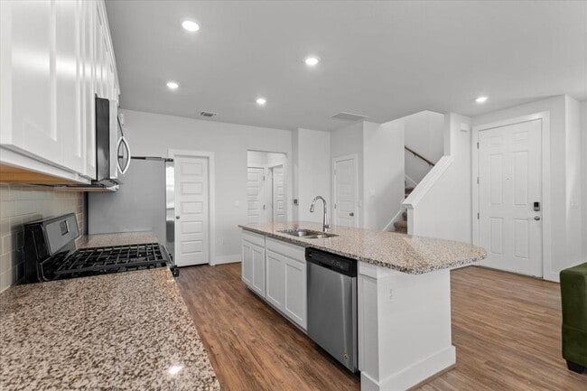 Building Photo - 7106 Silver Star Ln