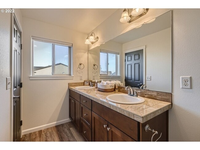 Building Photo - Modern Comfort in a Quiet, Beautiful Neighborhood – 3 Bed, 2.5 Bath Home