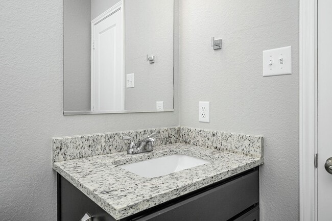 Building Photo - 614 Hollyhock Dr