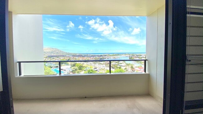 Building Photo - AVAILABLE JULY - 2 BED 2 BATH w/ 2 COVERED...