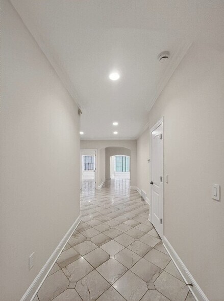 Building Photo - 2033 Fairview Ave