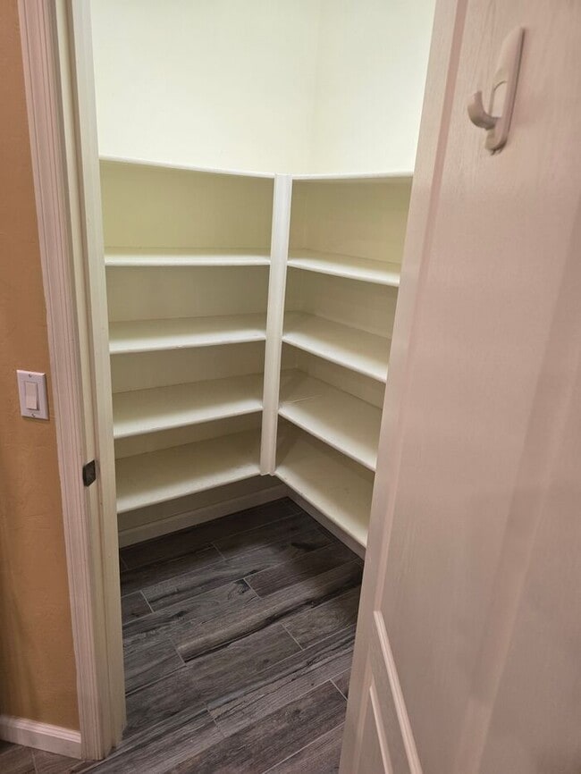 Building Photo - Beautiful 3 bedroom, 2 bath Home available