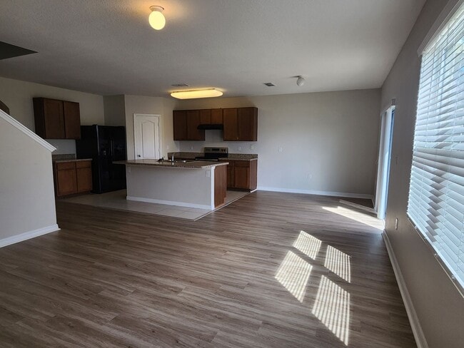 Building Photo - Lake Front House 4 Bedroom 3 Bathroom