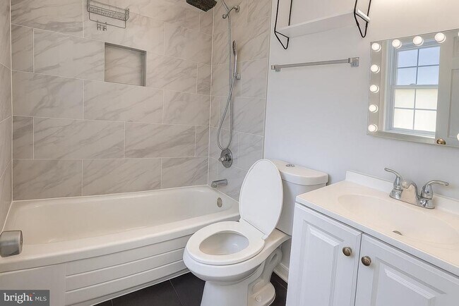 Building Photo - 3910 Canterbury Way