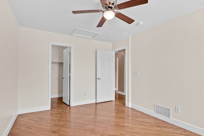 Building Photo - Beautiful home with 5 bedrooms, 3 1/2 bathrooms, 3-car garage available now!