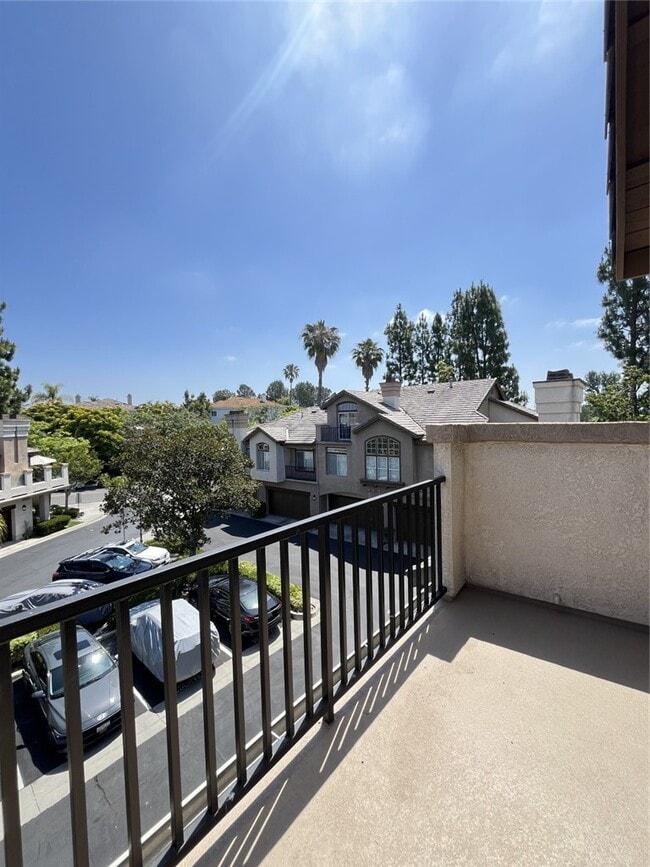 Building Photo - 6 Mansera Pl