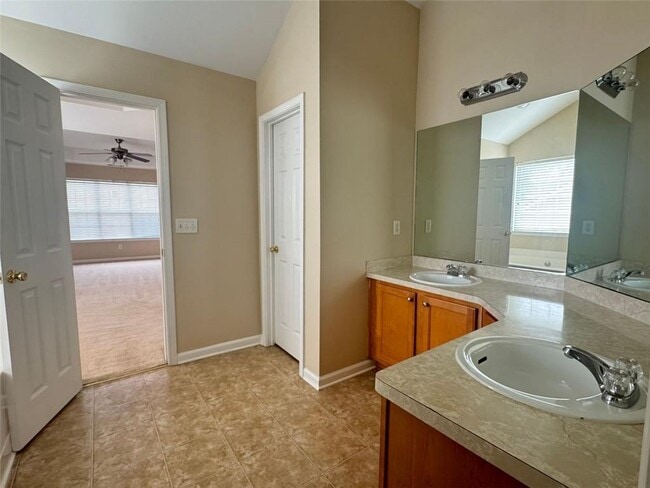 Building Photo - 5432 Village Ridge